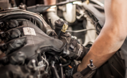 Retirer le moteur et les éléments de carrosserie d’une voiture