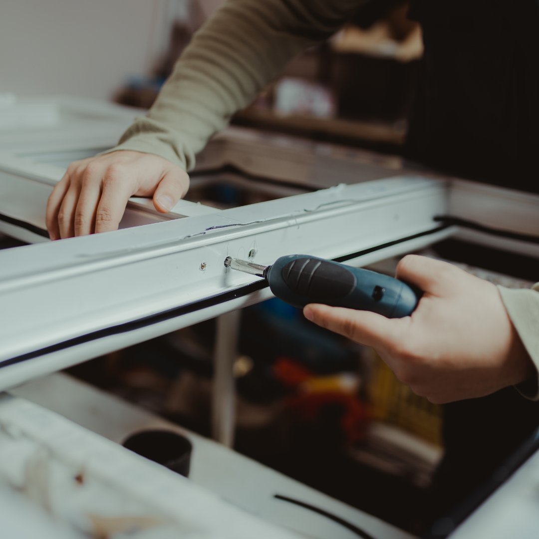Comment poser le dormant et les ouvrants d’une fenêtre PVC ?